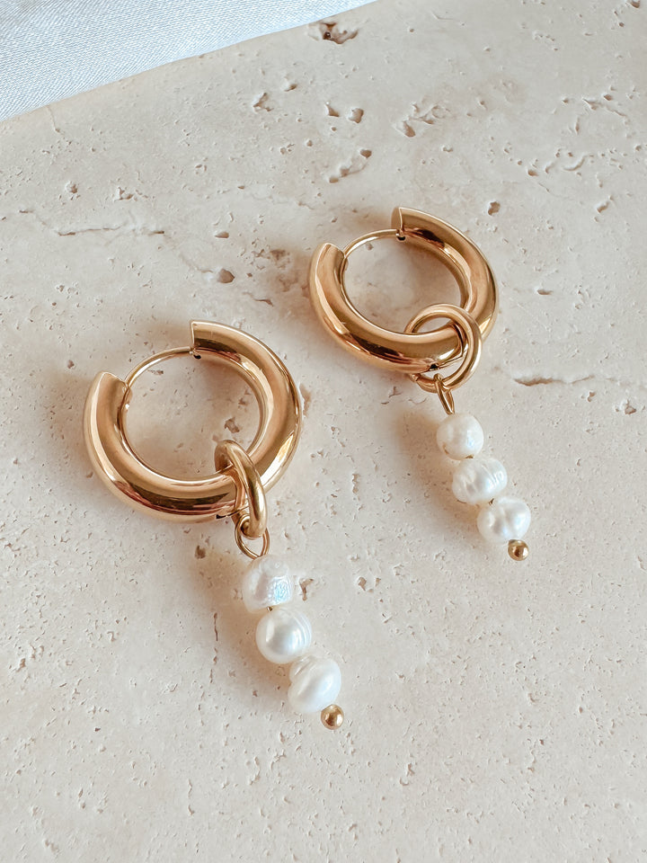 Cass Pearls Earrings